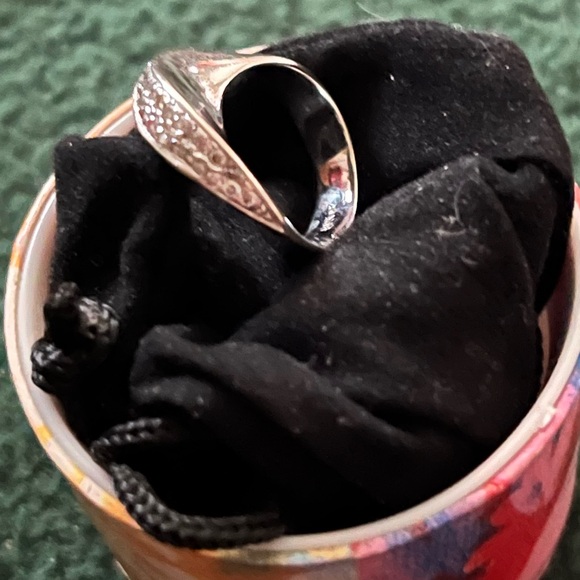 14k White Gold Wave Diamond Pinky Ring. Size 4. - Picture 4 of 6